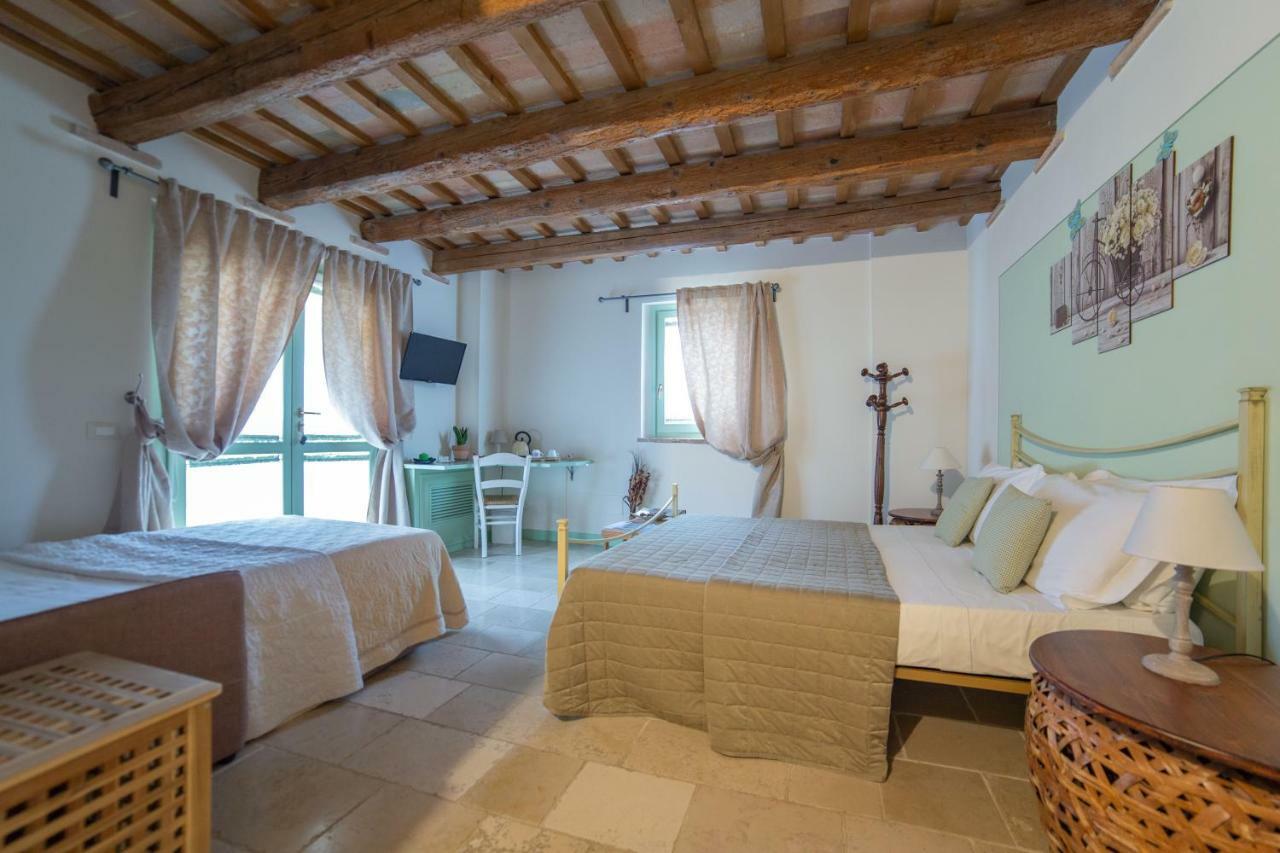Le Maracla Country House Iesi Exterior foto
